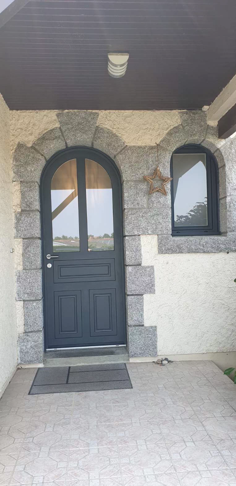 Pose de porte et portail à Montaigu par IDM Menuiserie